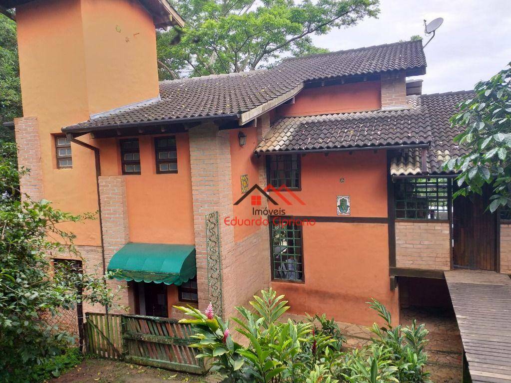 Casa de Condomínio à venda com 4 quartos, 360m² - Foto 1