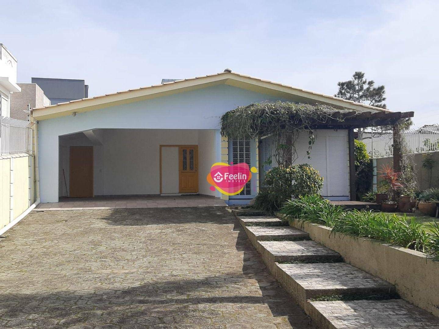 Casa à venda com 3 quartos, 179m² - Foto 1