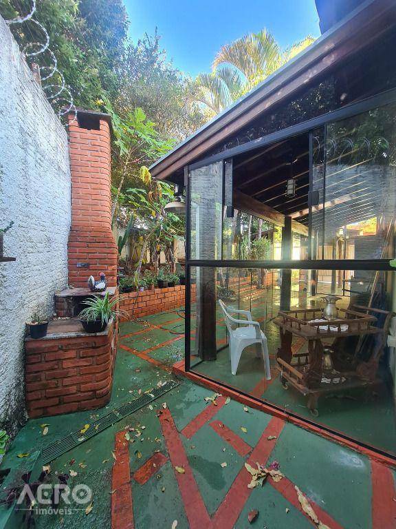 Casa à venda com 3 quartos, 97m² - Foto 7