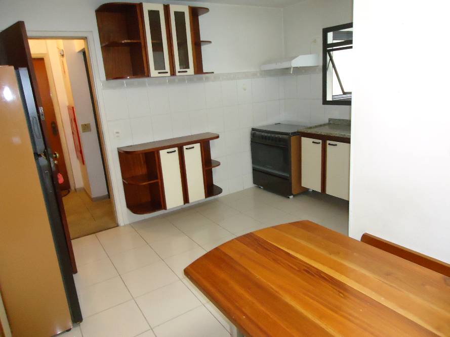 Apartamento para alugar com 3 quartos, 130m² - Foto 10