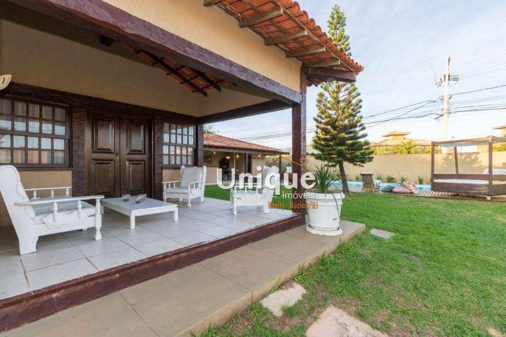 Casa à venda com 6 quartos, 250m² - Foto 2