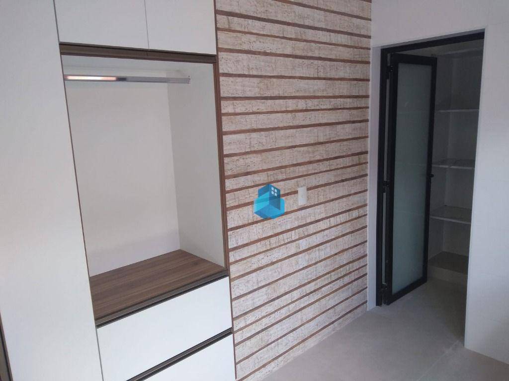 Casa à venda com 3 quartos, 330m² - Foto 2