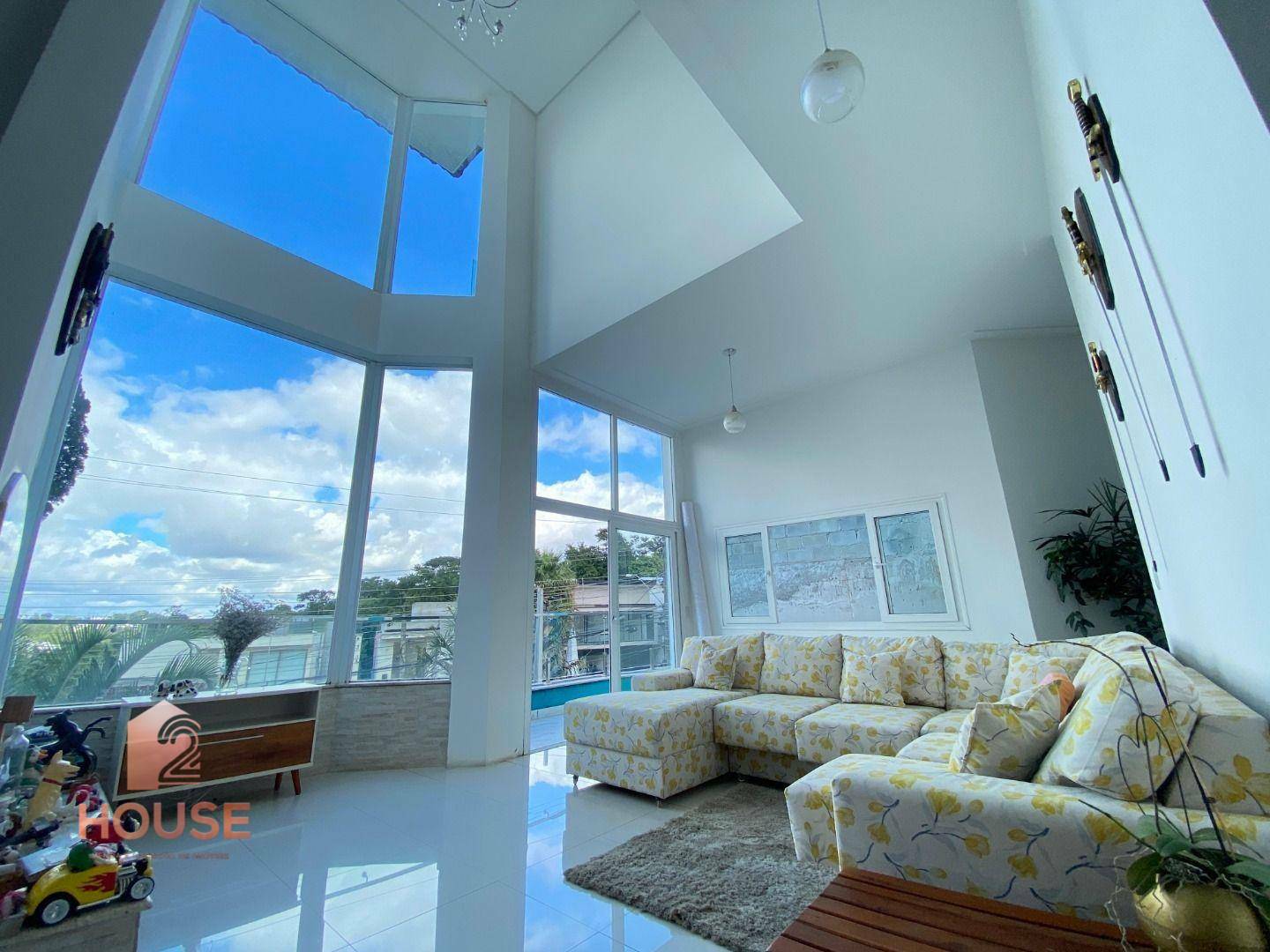 Casa de Condomínio para alugar com 4 quartos, 300m² - Foto 1