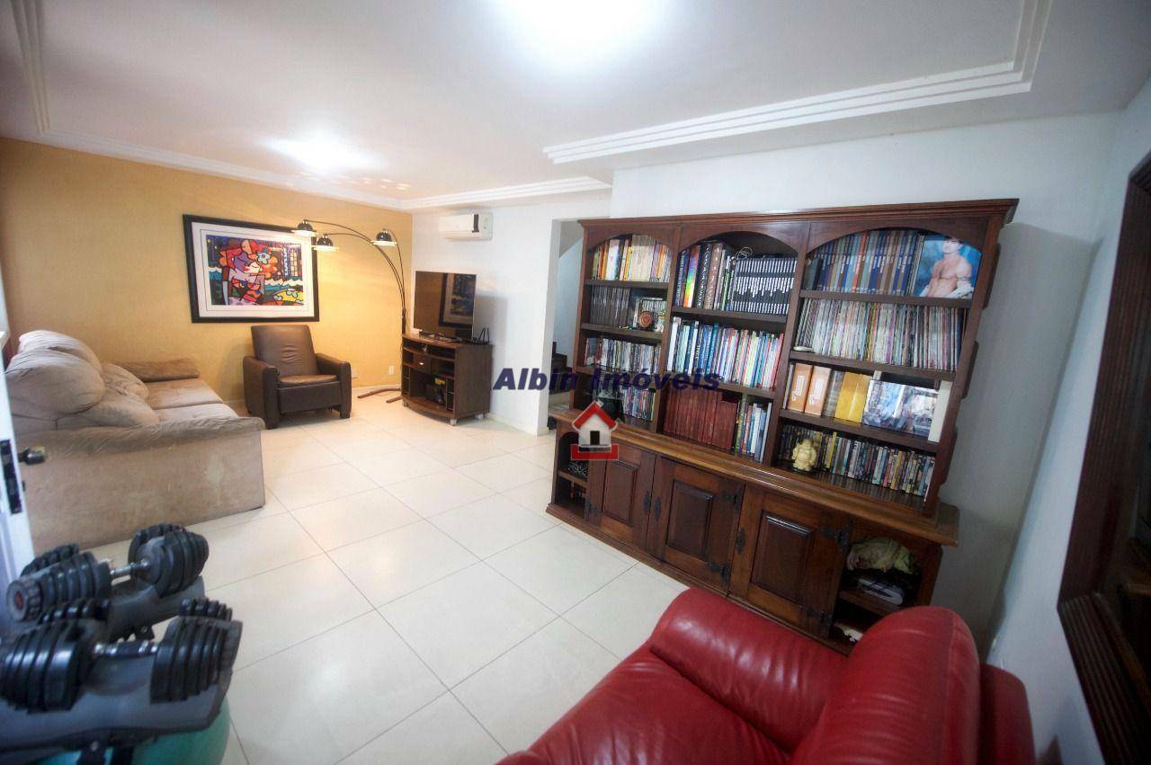 Casa à venda com 6 quartos, 400m² - Foto 6