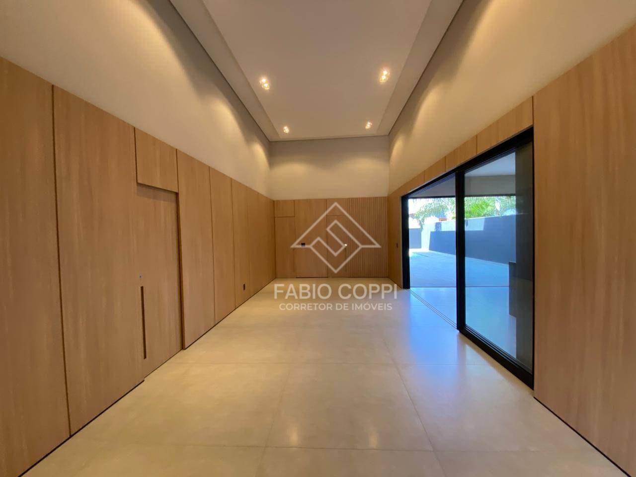 Casa de Condomínio à venda com 4 quartos, 261m² - Foto 1