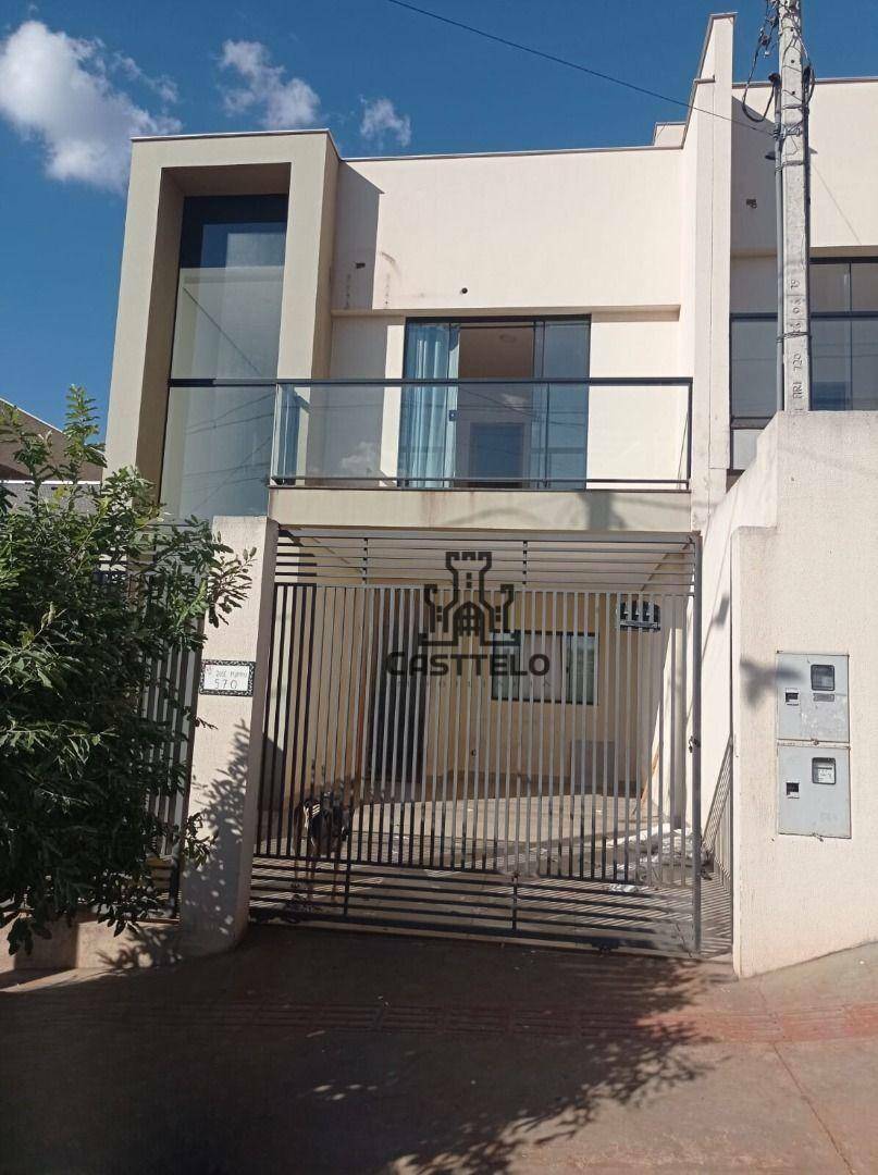 Sobrado à venda com 3 quartos, 150m² - Foto 1