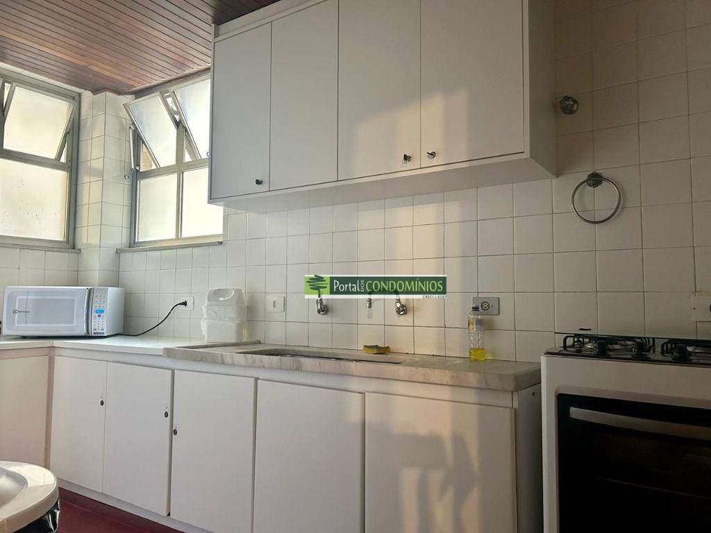 Apartamento para alugar com 3 quartos, 115m² - Foto 13