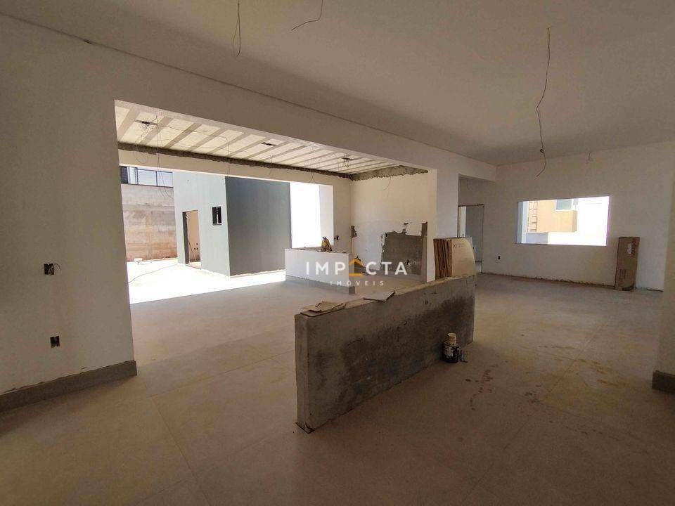 Casa à venda com 4 quartos, 300m² - Foto 12