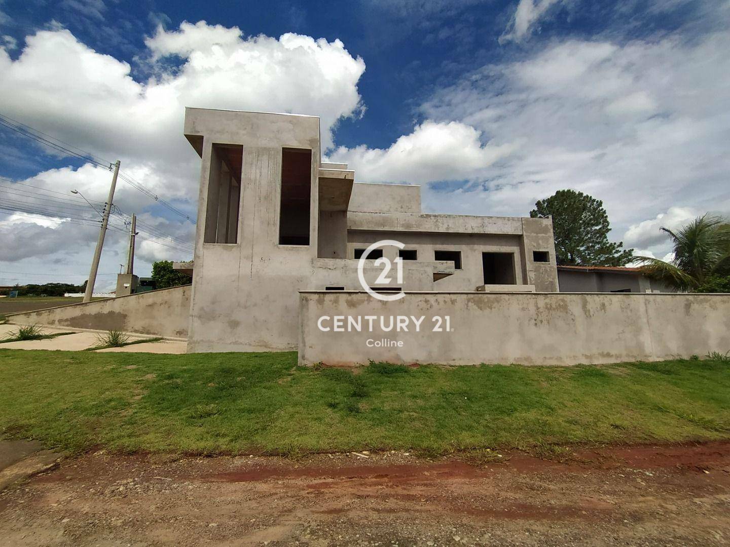 Casa de Condomínio à venda com 3 quartos, 198m² - Foto 2