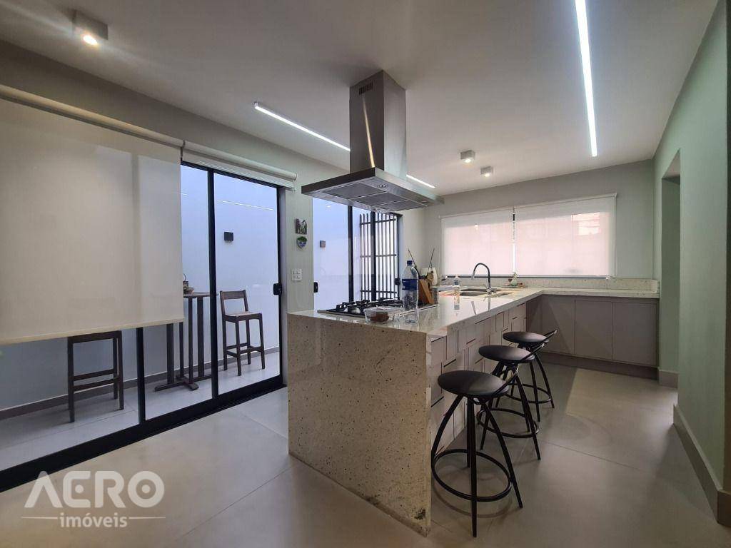 Casa à venda com 3 quartos, 252m² - Foto 24