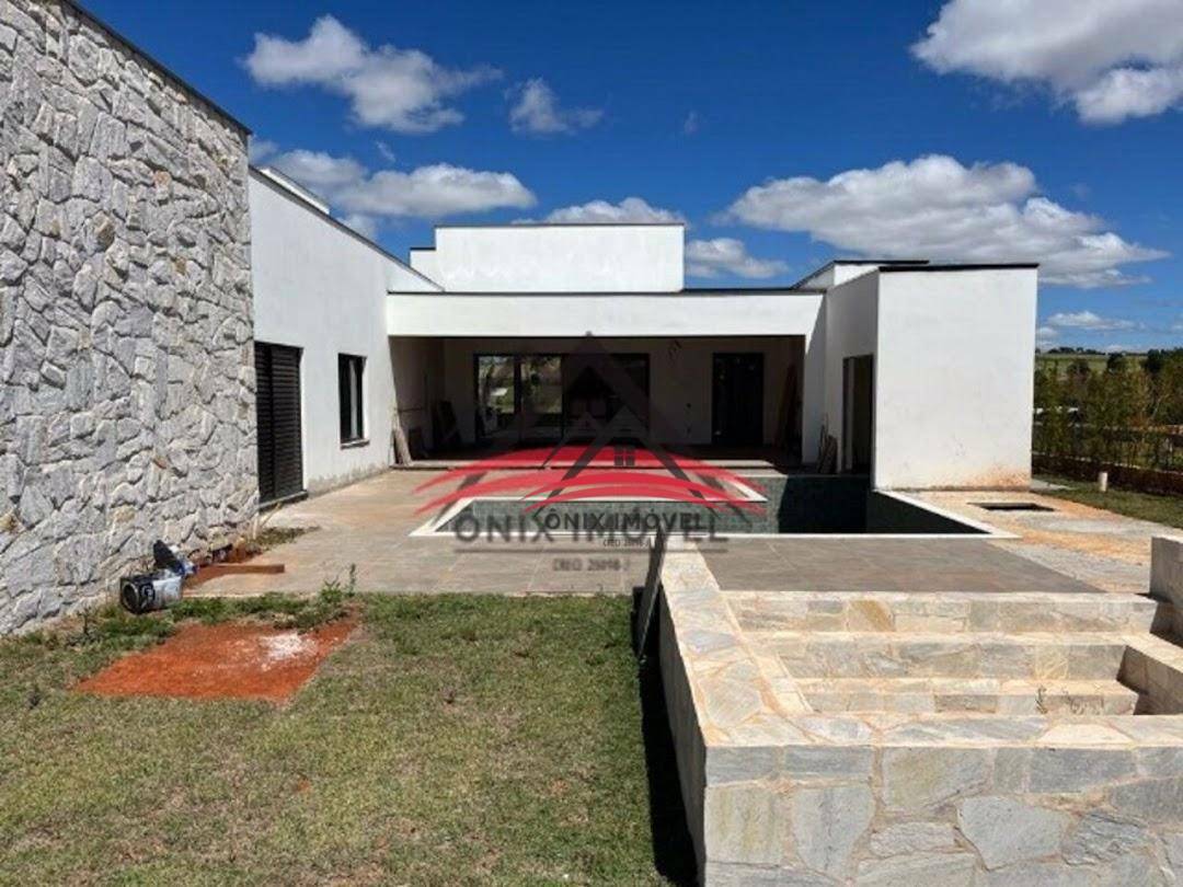 Casa à venda com 4 quartos, 350m² - Foto 1