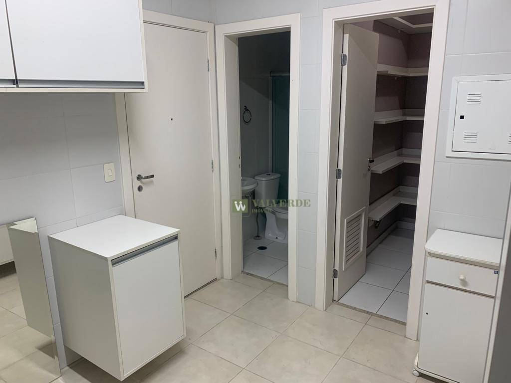 Apartamento à venda com 4 quartos, 233m² - Foto 4