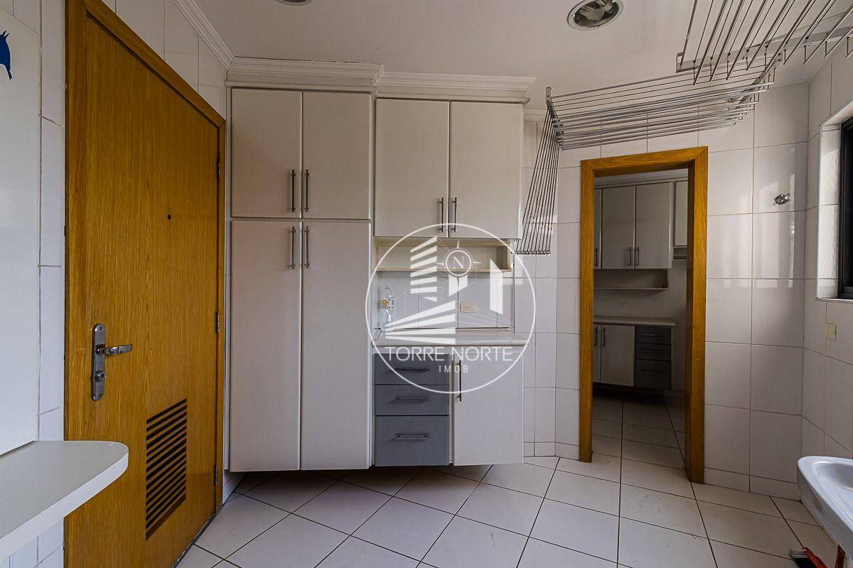 Apartamento à venda com 4 quartos, 196m² - Foto 18