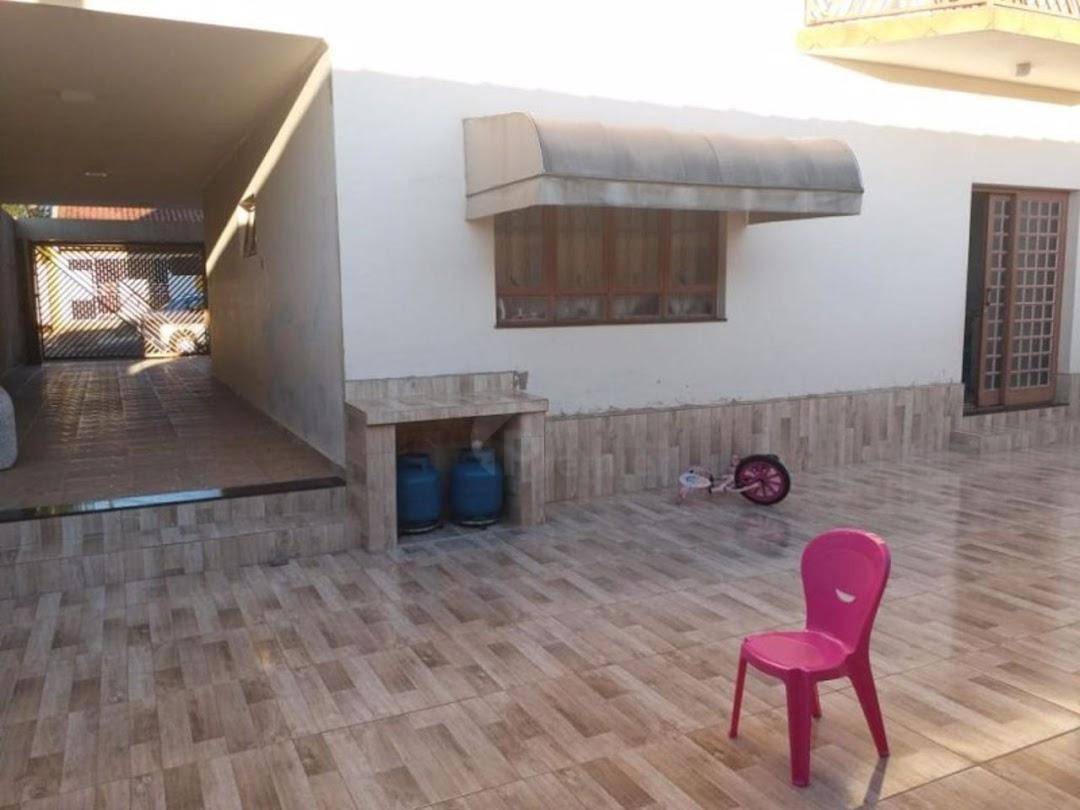 Casa à venda com 3 quartos, 250m² - Foto 8