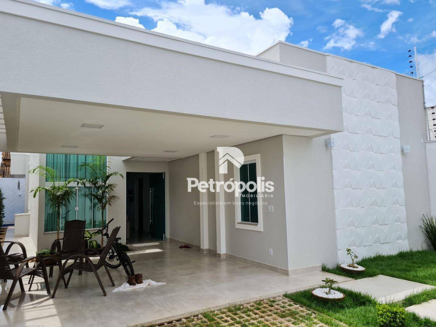 Casa à venda com 3 quartos, 126m² - Foto 1