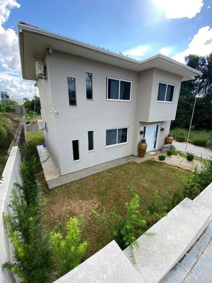 Casa à venda com 2 quartos, 170m² - Foto 2