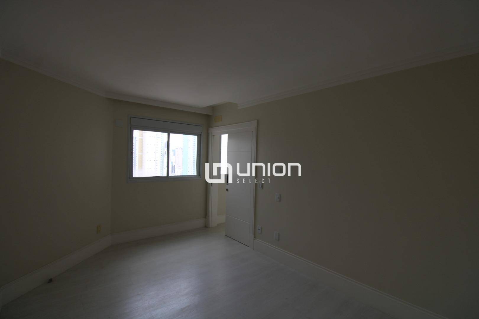 Apartamento à venda com 4 quartos, 233m² - Foto 31