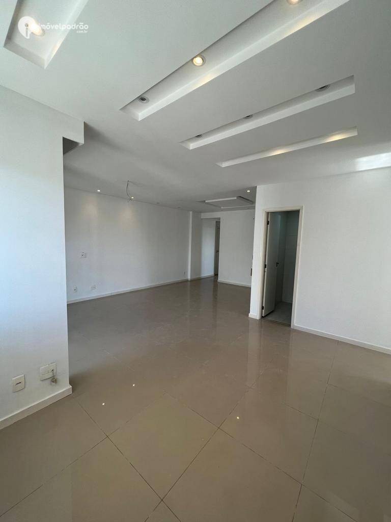 Apartamento à venda com 3 quartos, 115m² - Foto 2