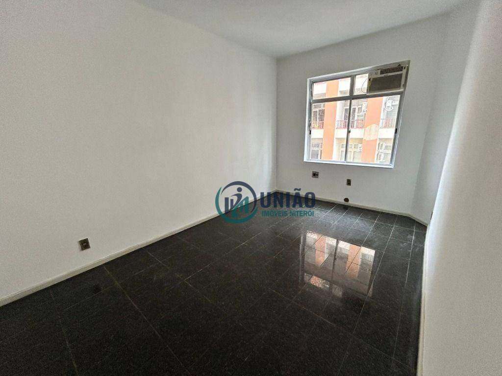 Apartamento à venda com 3 quartos, 110m² - Foto 1