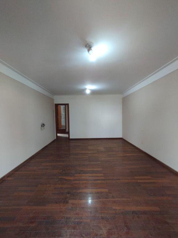 Casa para alugar com 5 quartos, 360m² - Foto 3