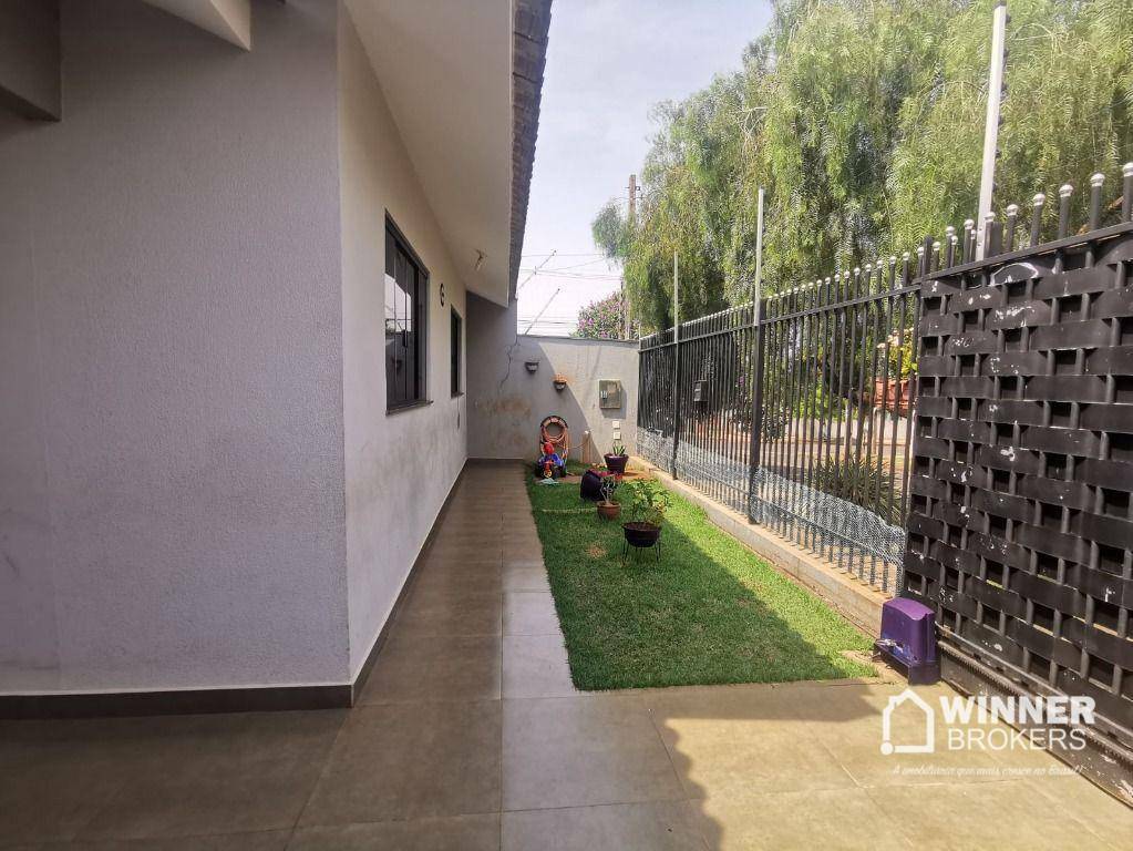 Casa à venda com 4 quartos, 165m² - Foto 2