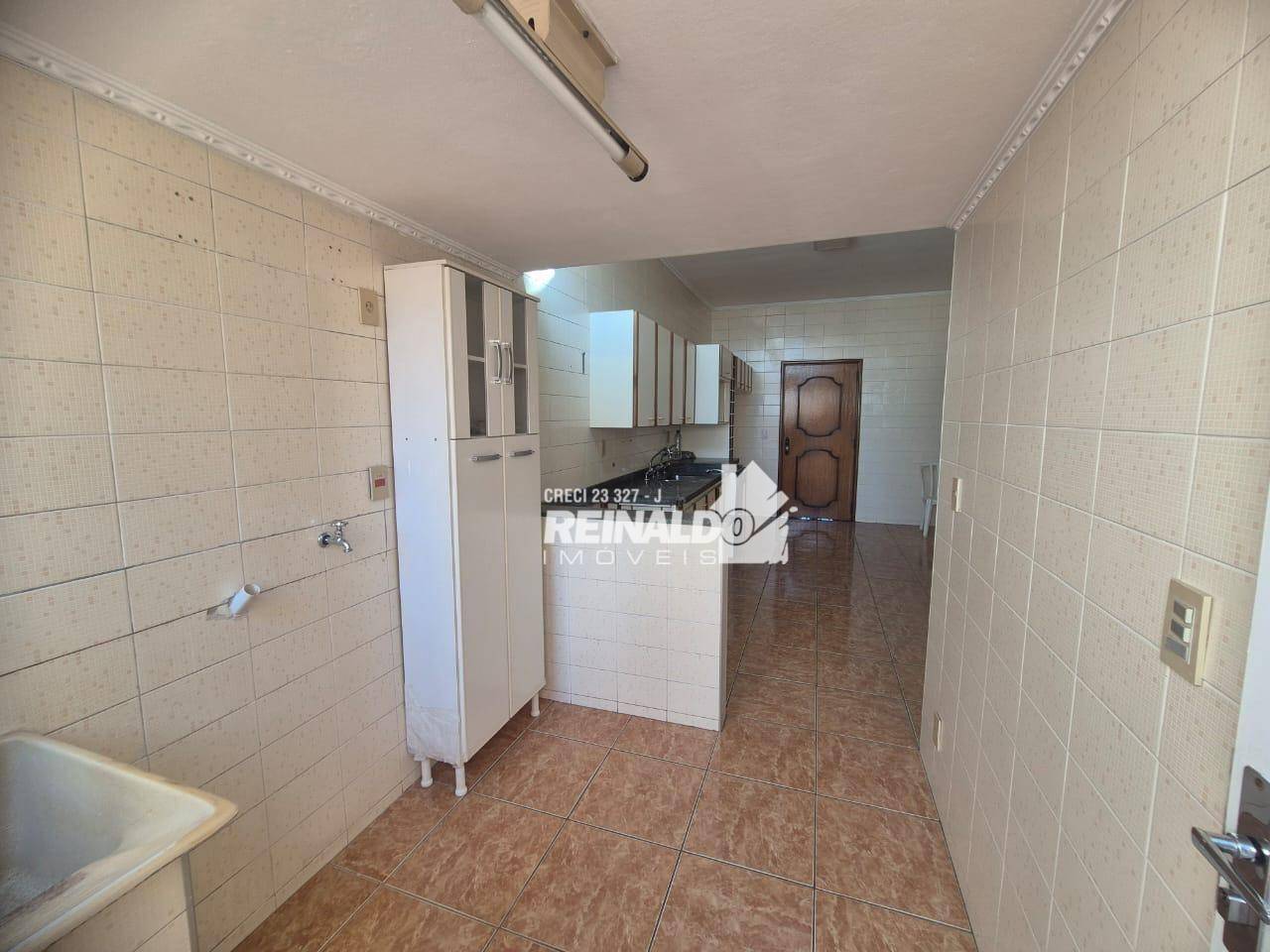 Casa à venda e aluguel com 3 quartos, 250m² - Foto 6