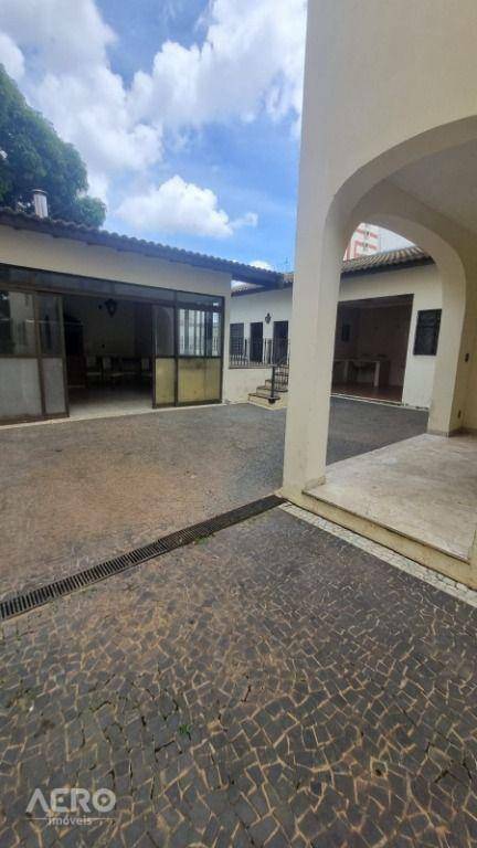 Casa à venda com 4 quartos, 350m² - Foto 22