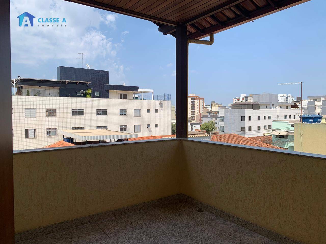 Casa à venda com 4 quartos, 200m² - Foto 15