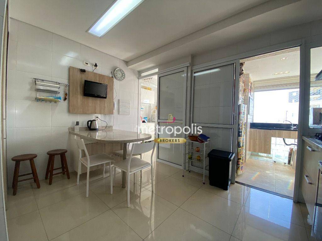 Apartamento para alugar com 3 quartos, 144m² - Foto 13