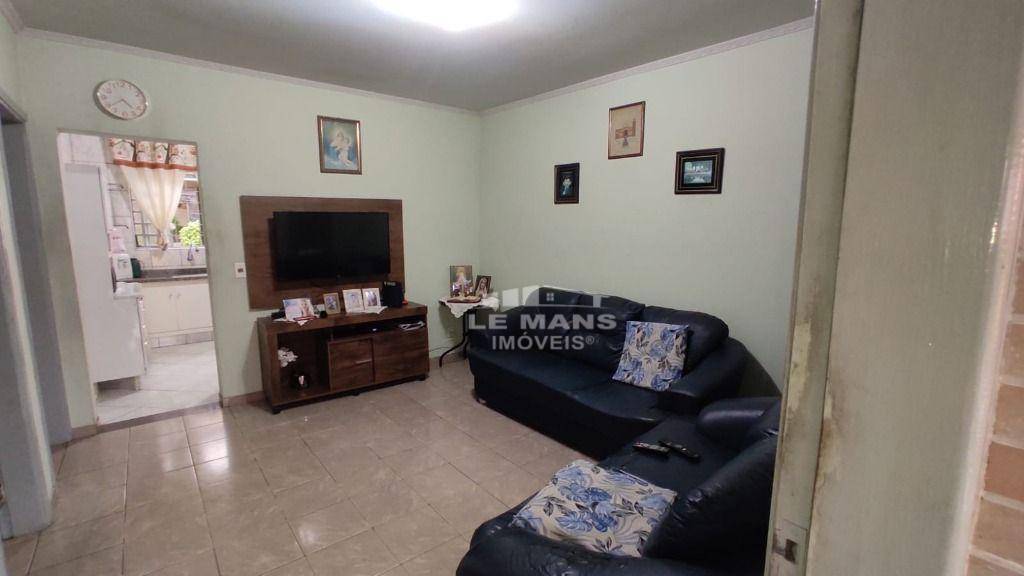Casa à venda com 3 quartos, 96m² - Foto 1
