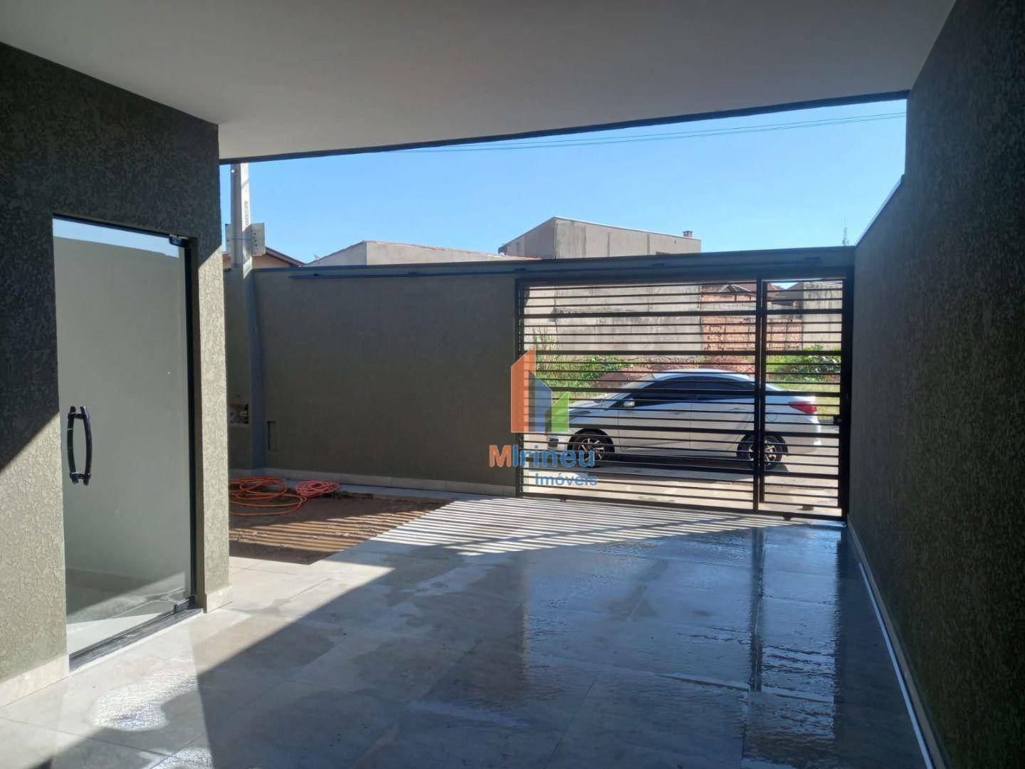 Casa à venda com 3 quartos, 108m² - Foto 2