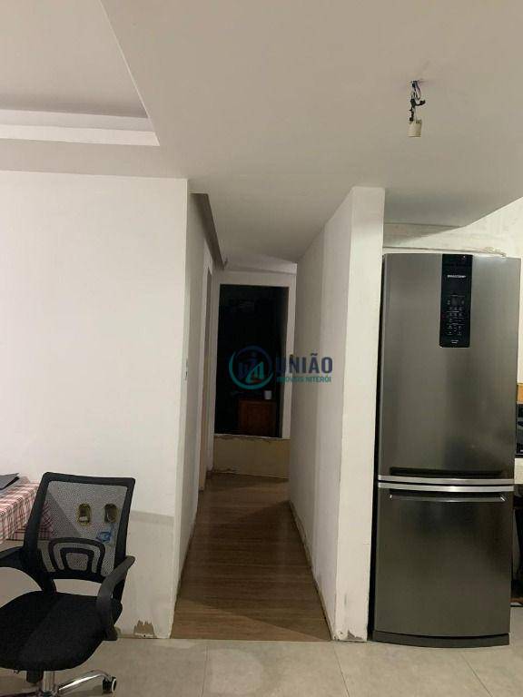 Apartamento à venda com 2 quartos, 75m² - Foto 4