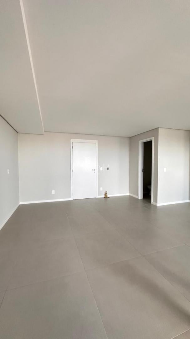 Apartamento à venda com 3 quartos, 110m² - Foto 2