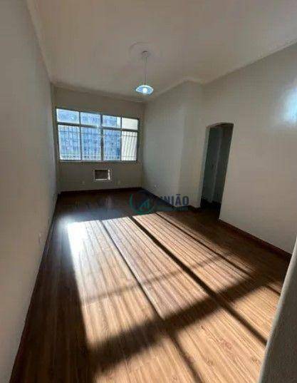 Apartamento à venda com 2 quartos, 65m² - Foto 2