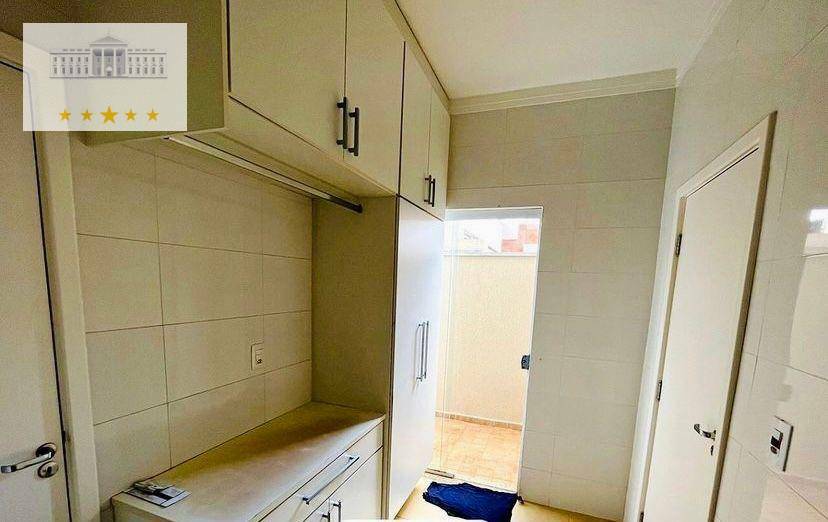 Casa de Condomínio à venda com 3 quartos, 248m² - Foto 2