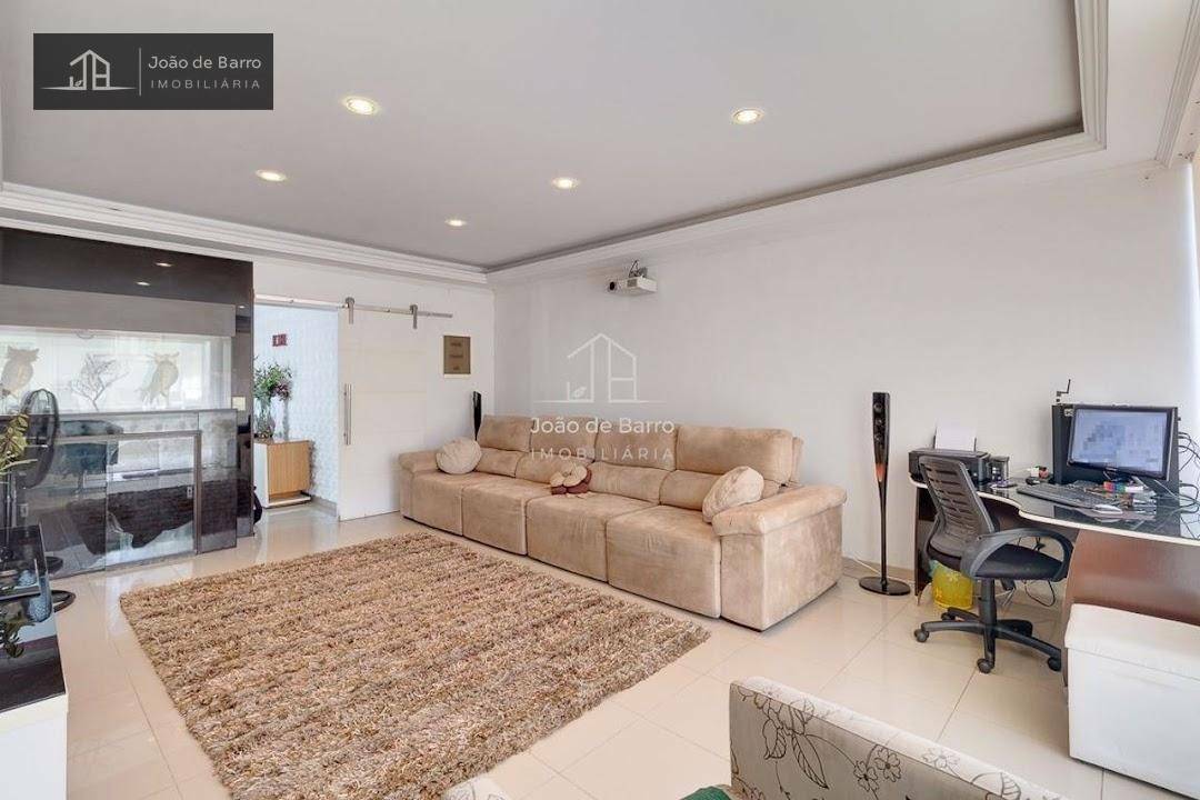 Casa à venda com 3 quartos, 390m² - Foto 1