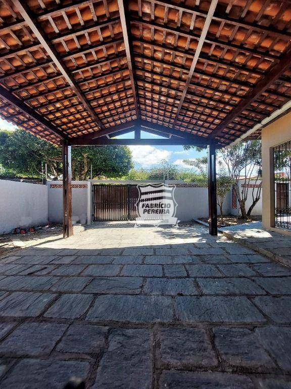 Casa à venda com 6 quartos, 300m² - Foto 4