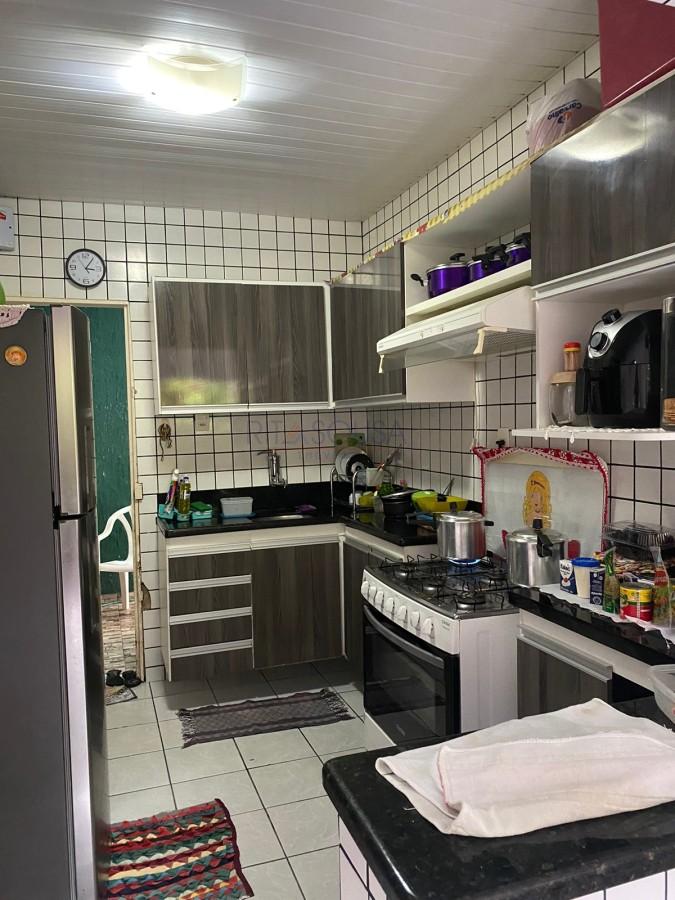 Casa à venda com 3 quartos, 100m² - Foto 1