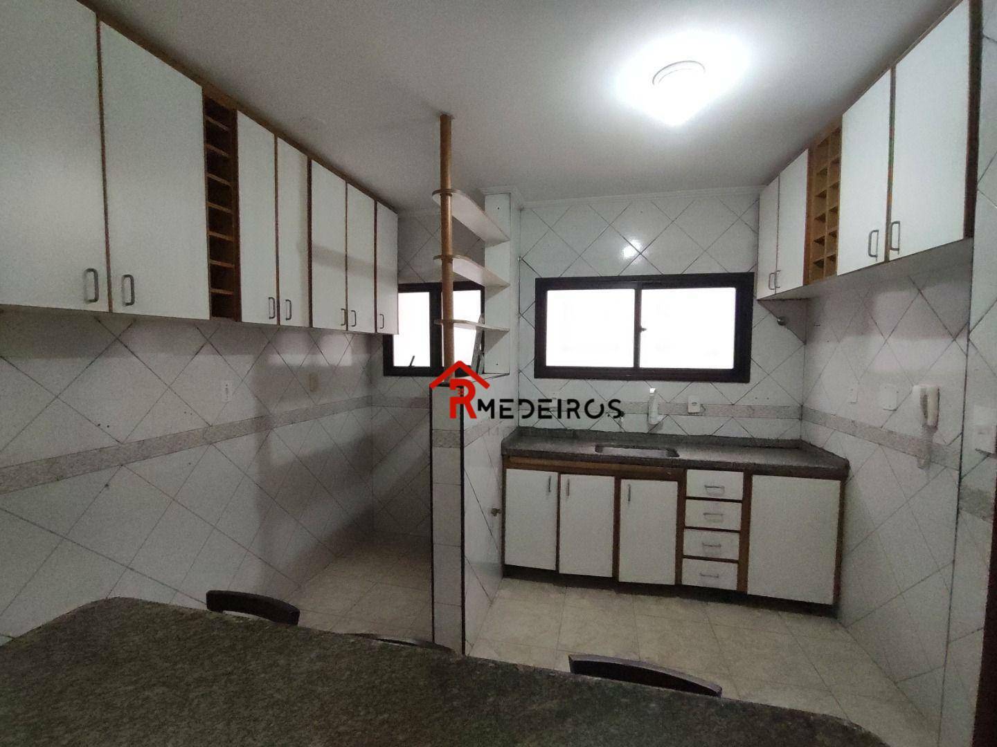 Apartamento à venda com 2 quartos, 67m² - Foto 4