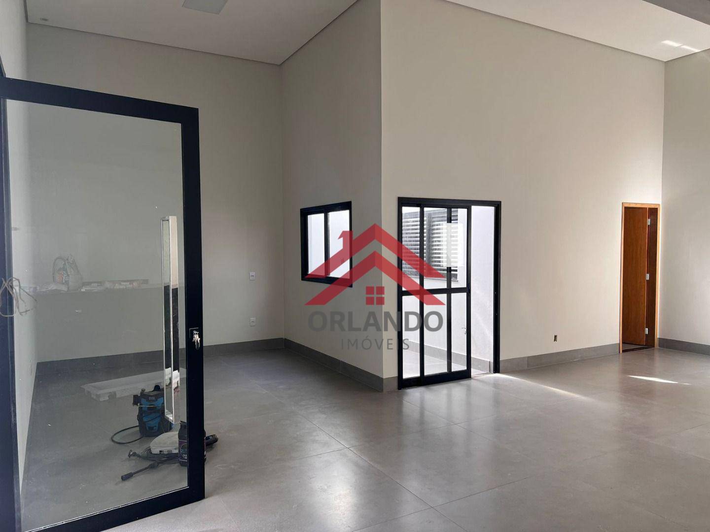 Casa à venda com 3 quartos, 220m² - Foto 1