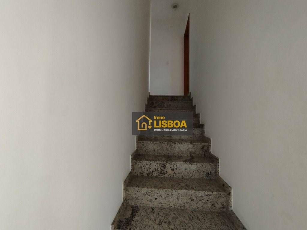 Sobrado à venda com 3 quartos, 200m² - Foto 4