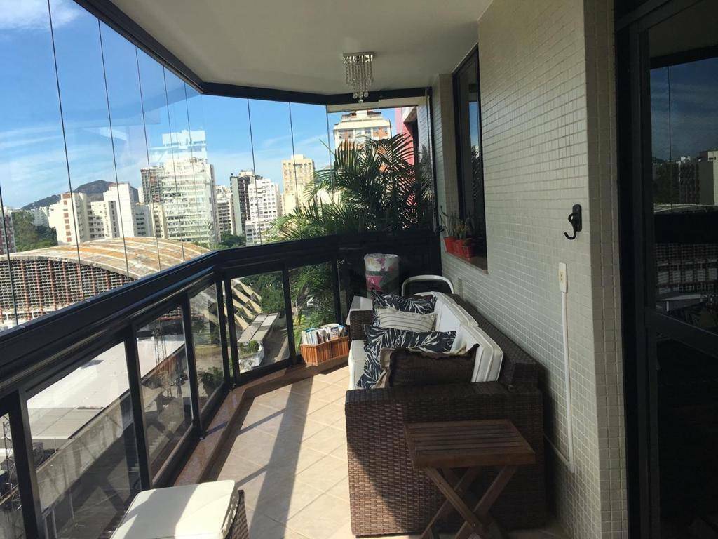 Apartamento à venda com 3 quartos, 110m² - Foto 1