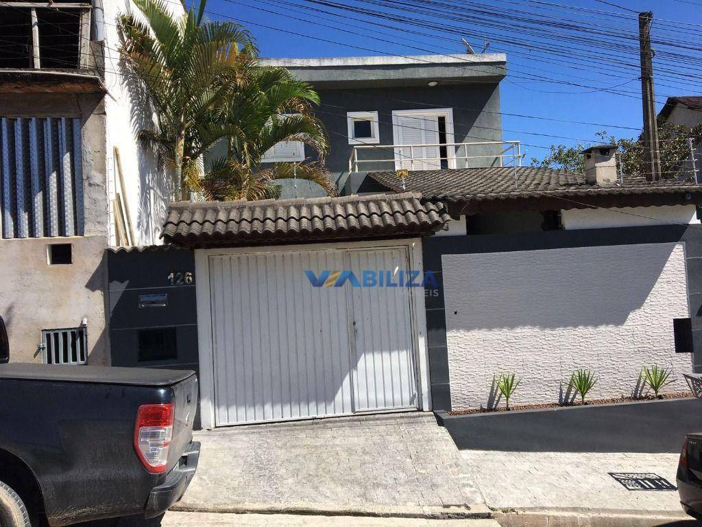 Sobrado à venda com 3 quartos, 200m² - Foto 1