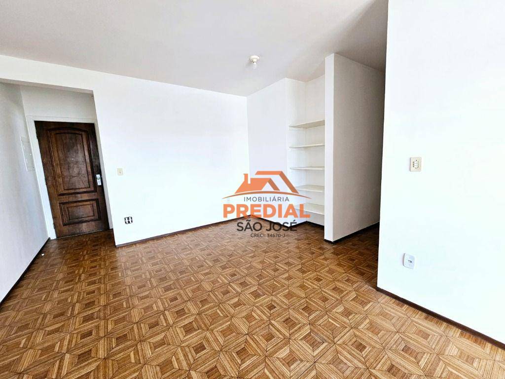 Apartamento à venda com 3 quartos, 82m² - Foto 2