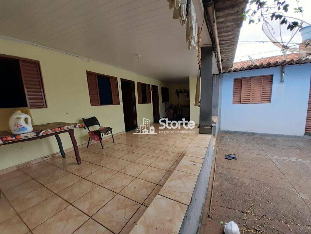 Casa à venda com 5 quartos, 200m² - Foto 13