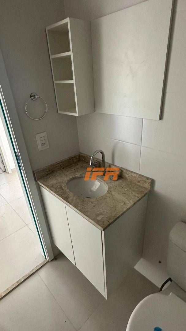 Apartamento para alugar com 2 quartos, 65m² - Foto 7