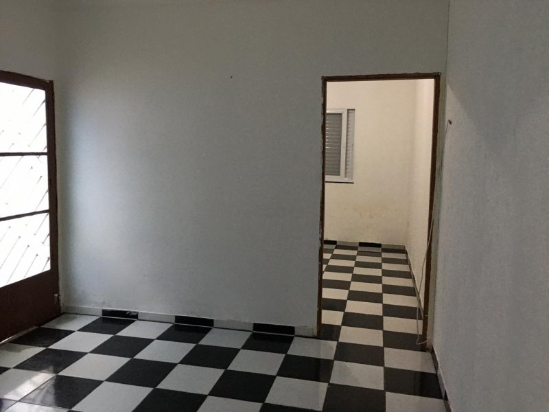 Casa à venda com 2 quartos, 70m² - Foto 2