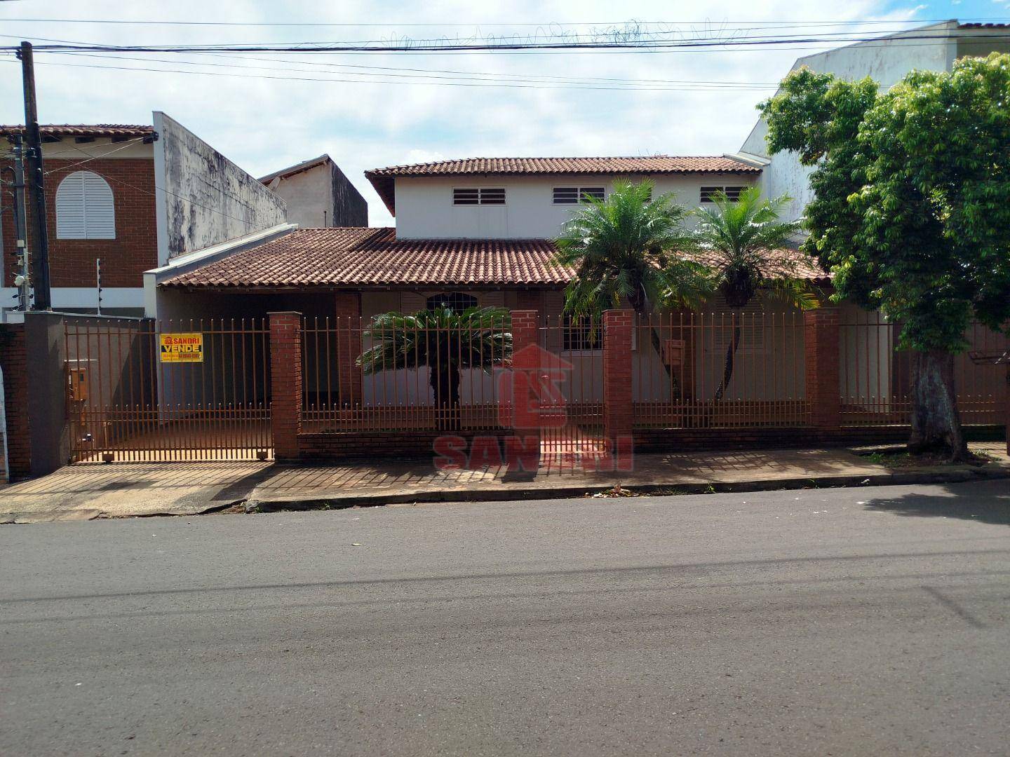 Casa, 3 quartos, 244 m² - Foto 1