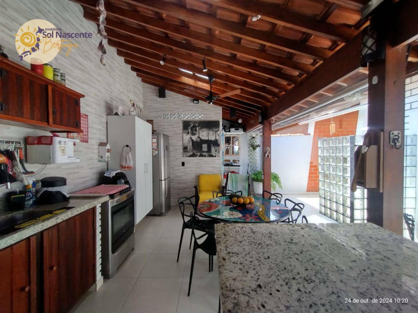 Casa de Condomínio à venda com 4 quartos, 132m² - Foto 1