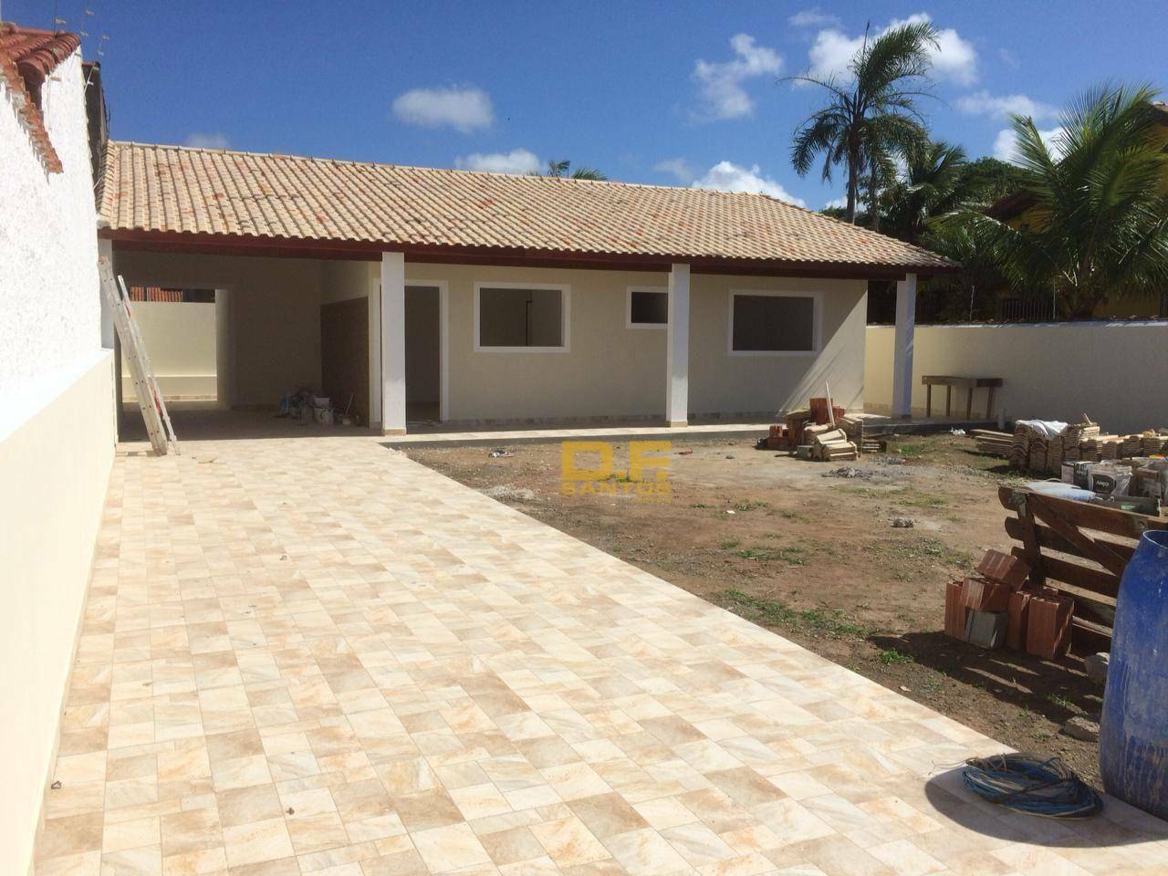 Casa à venda com 3 quartos, 110m² - Foto 1